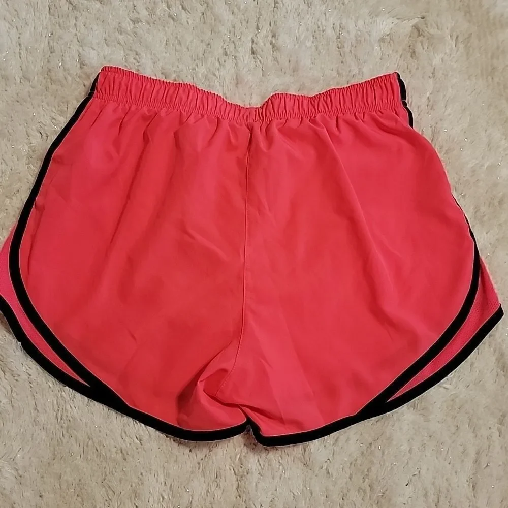 WOMEN'S NIKE CORAL 2-IN-1 RUNNING SHORTS, SIZE MEDIUM